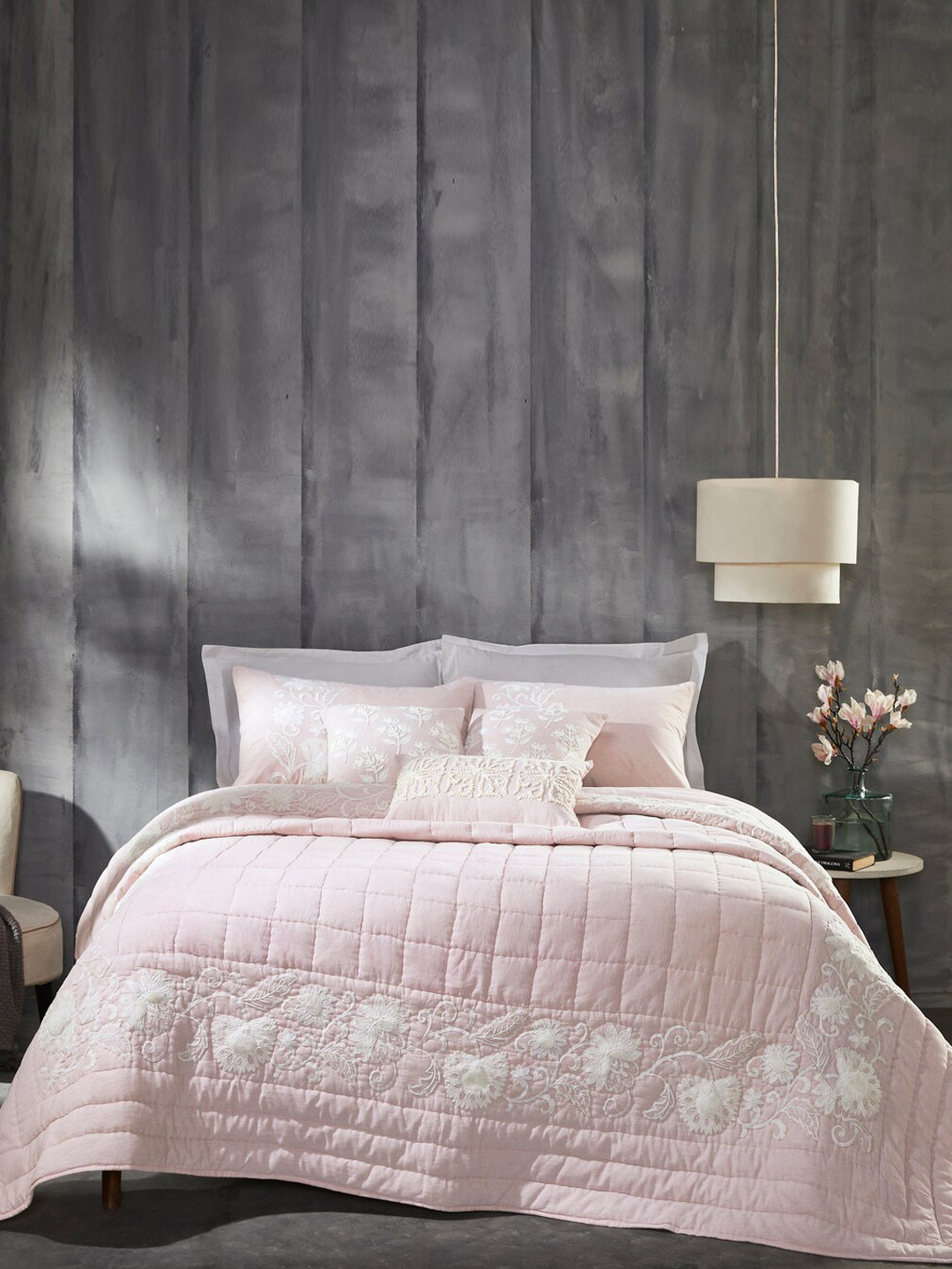 

HOUMN Cradle Pink & White 6 Pieces Embroidered Bedding Set