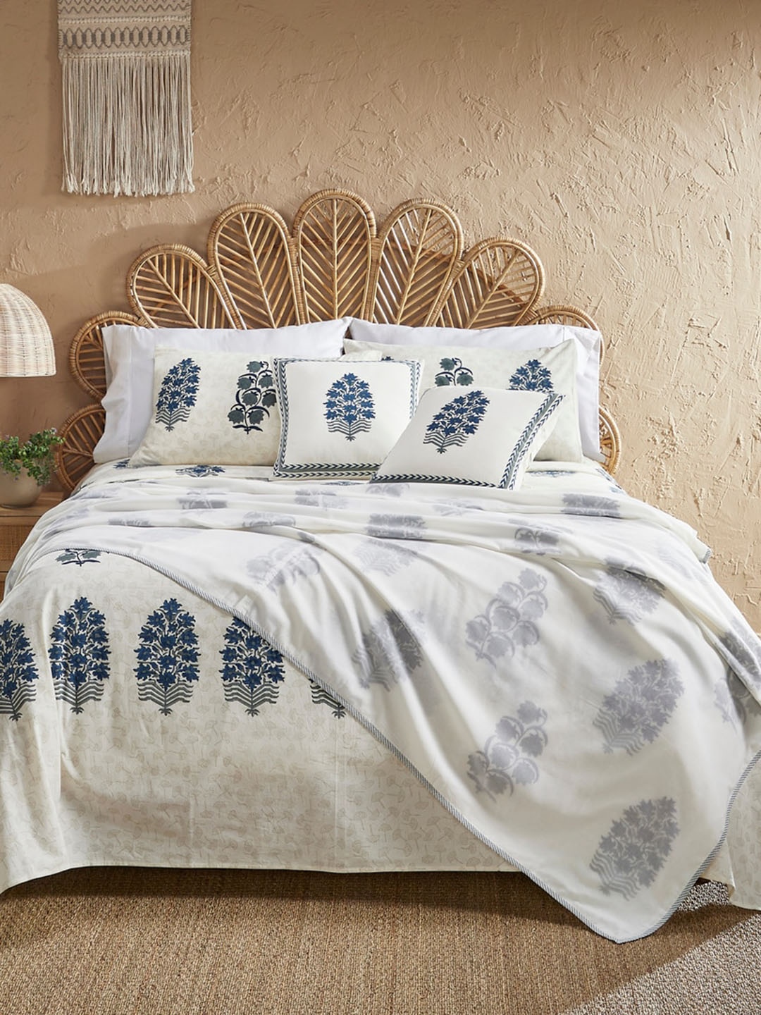 

HOUMN Areca Blue & Beige Block Printed Double Queen Bedding Set