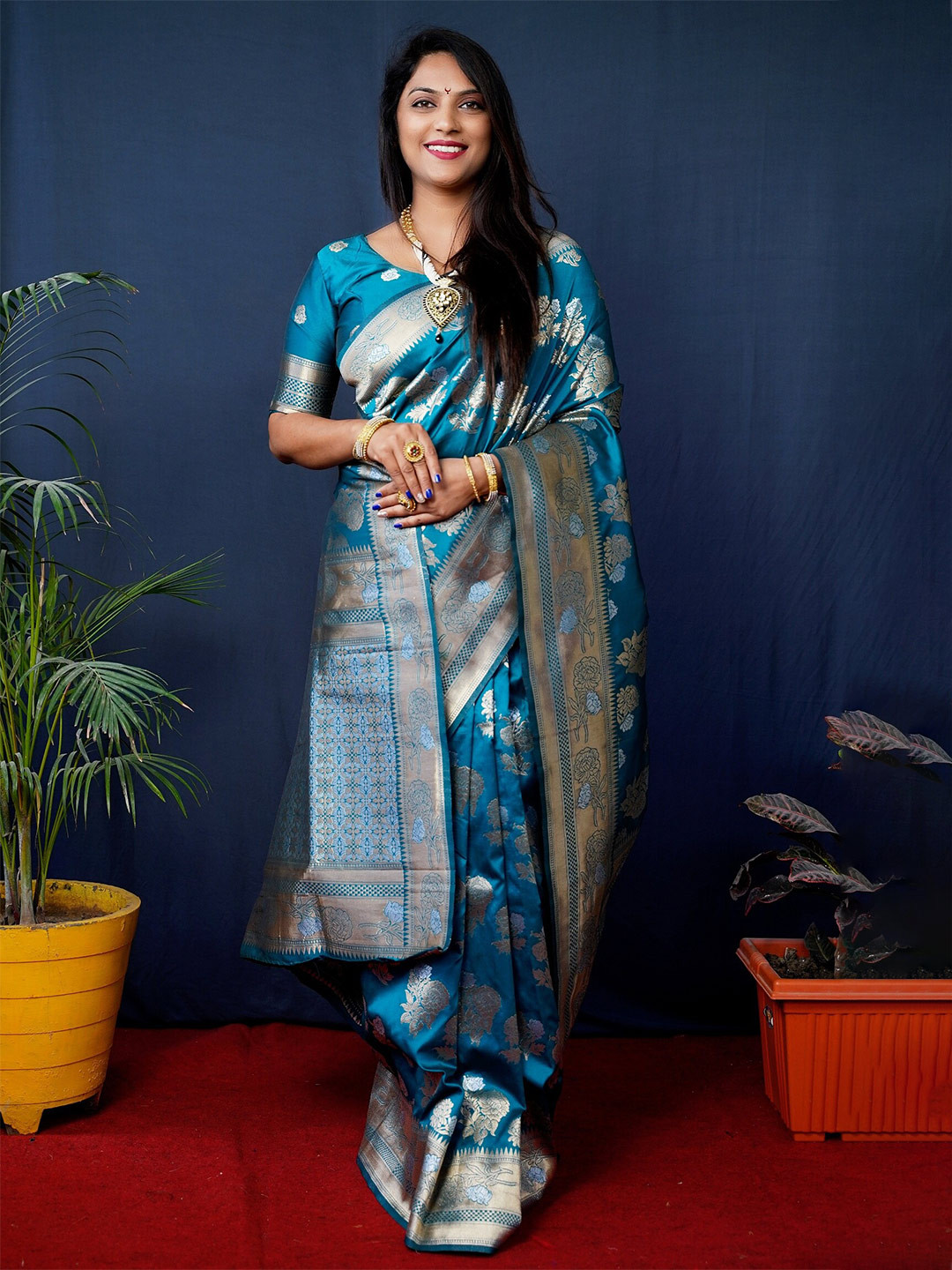 

AVANTIKA FASHION Floral Pure Silk Designer Banarasi Zari Saree With Blouse Piece, Fluorescent green