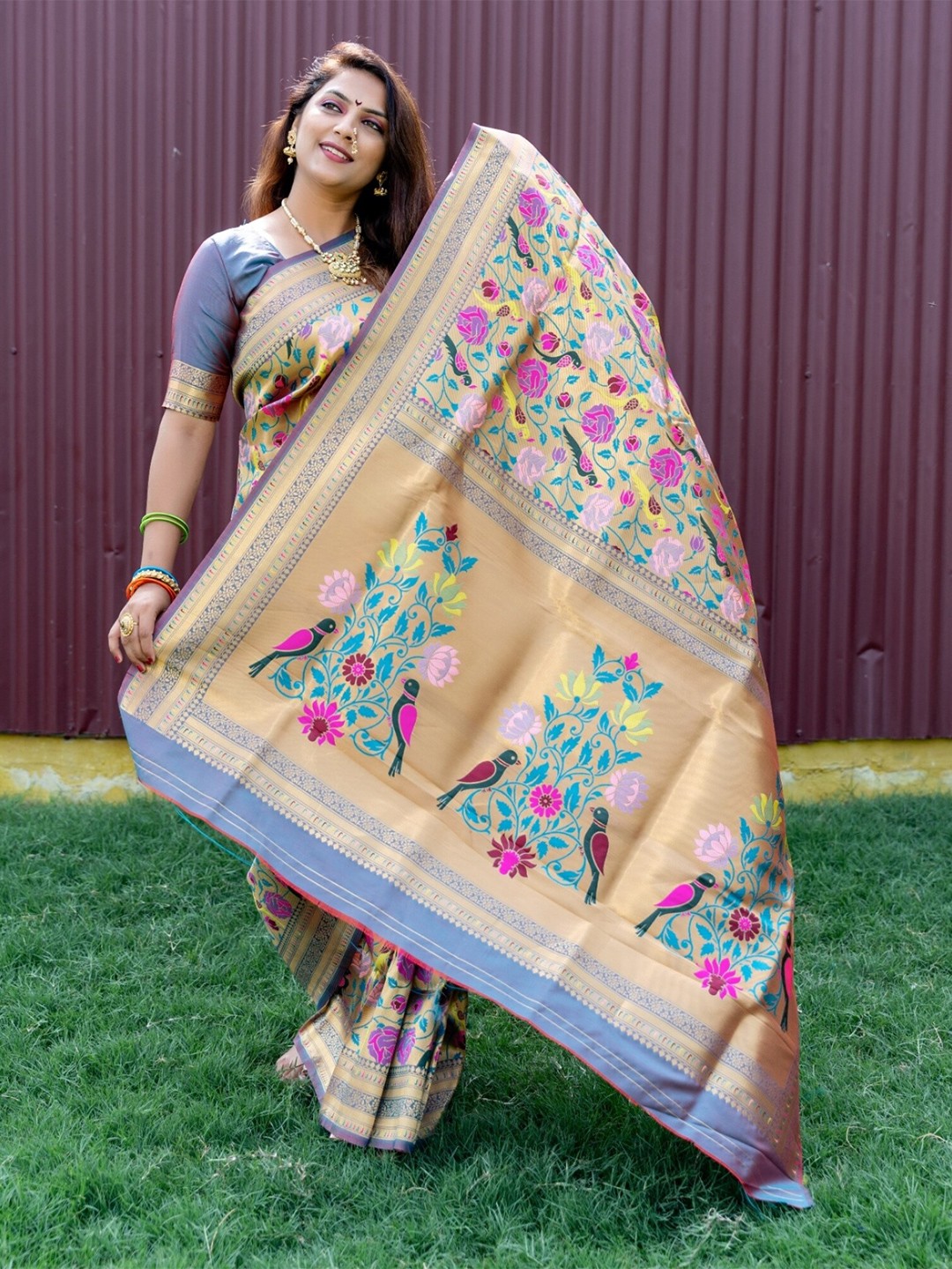 

AVANTIKA FASHION Floral Woven Design Zari Pure Silk Paithani Saree, Turquoise blue