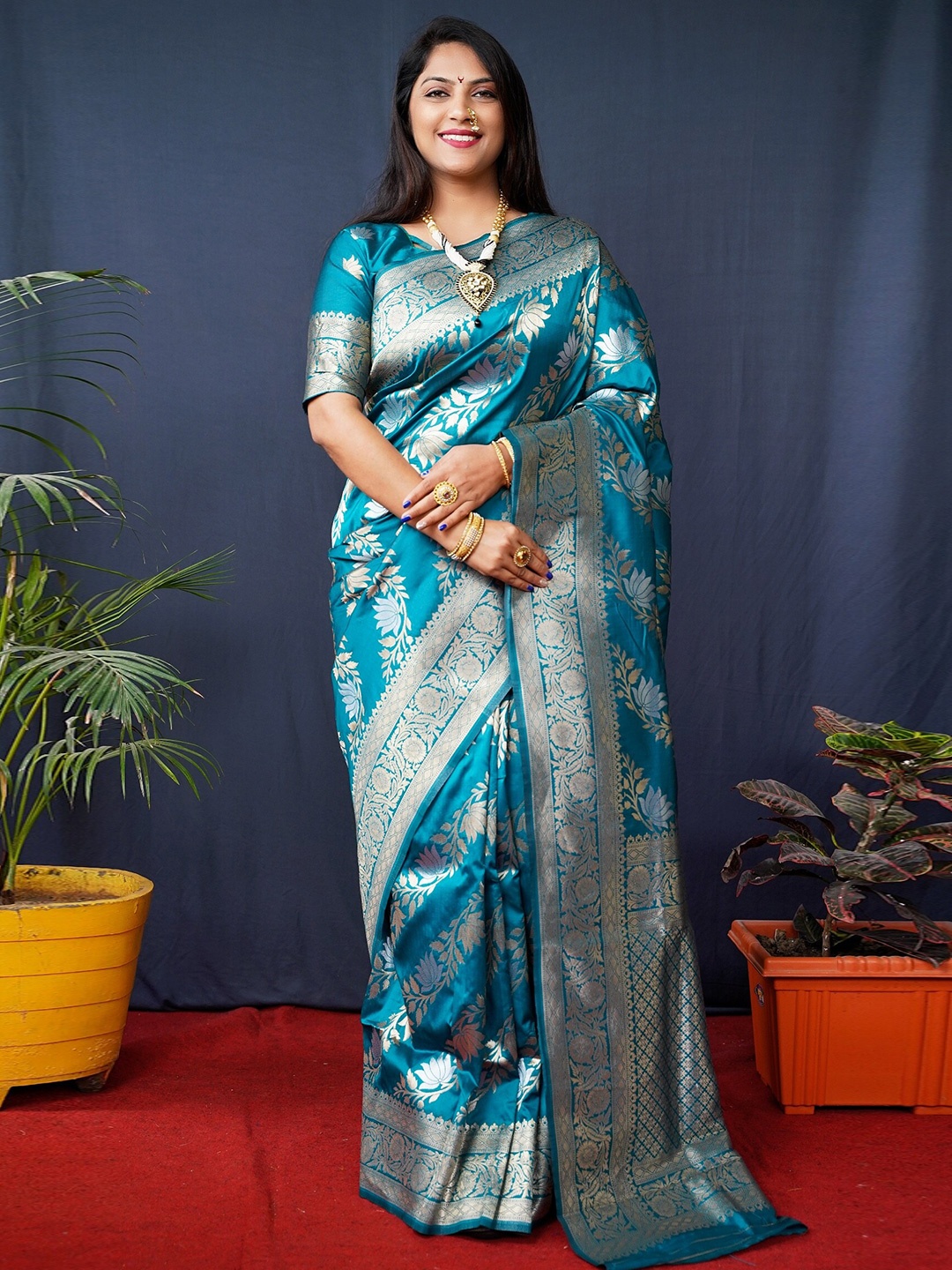 

AVANTIKA FASHION Floral Pure Silk Banarasi Zari Saree With Blouse Piece, Blue