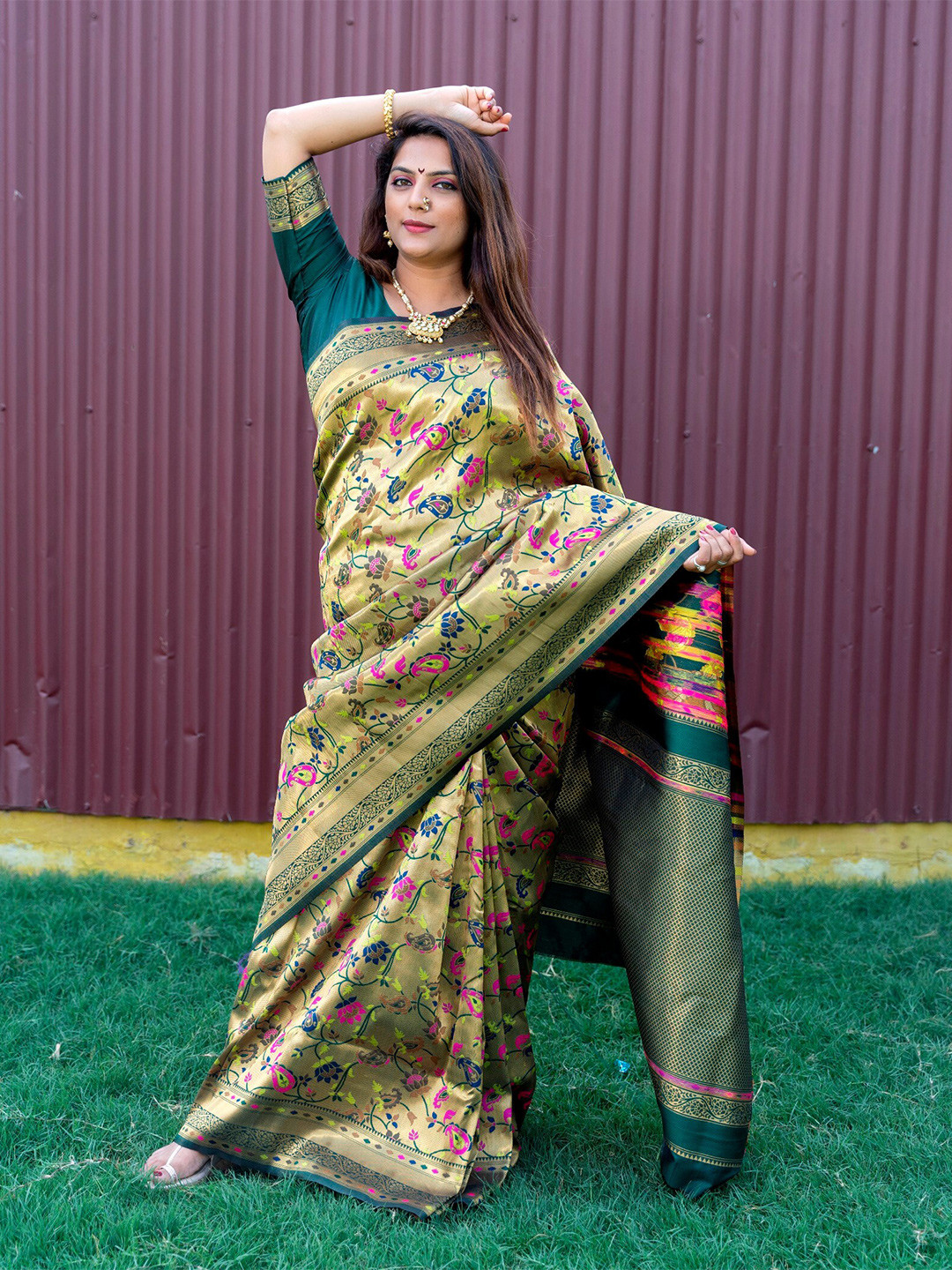 

AVANTIKA FASHION Floral Pure Silk Paithani Zari Saree With Blouse Piece, Green