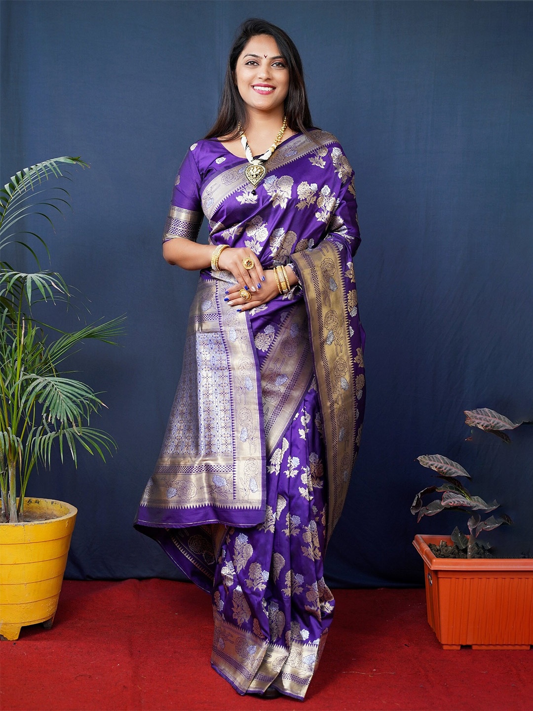 

AVANTIKA FASHION Floral Pure Silk Banarasi Zari Saree With Blouse Piece, Purple
