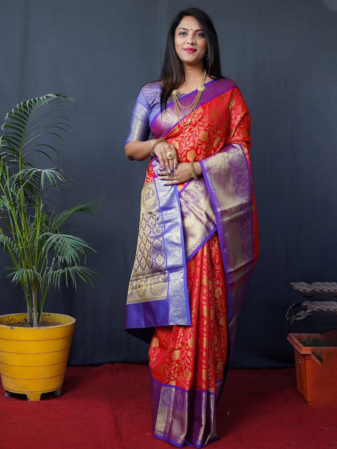 

AVANTIKA FASHION Floral Woven Design Zari Pure Silk Kanjeevaram Saree, Red