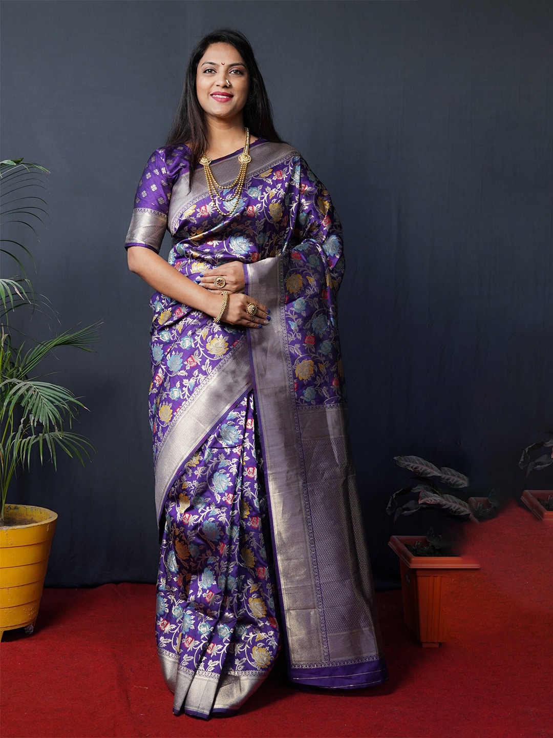

AVANTIKA FASHION Floral Pure Silk Banarasi Zari Saree With Blouse Piece, Blue