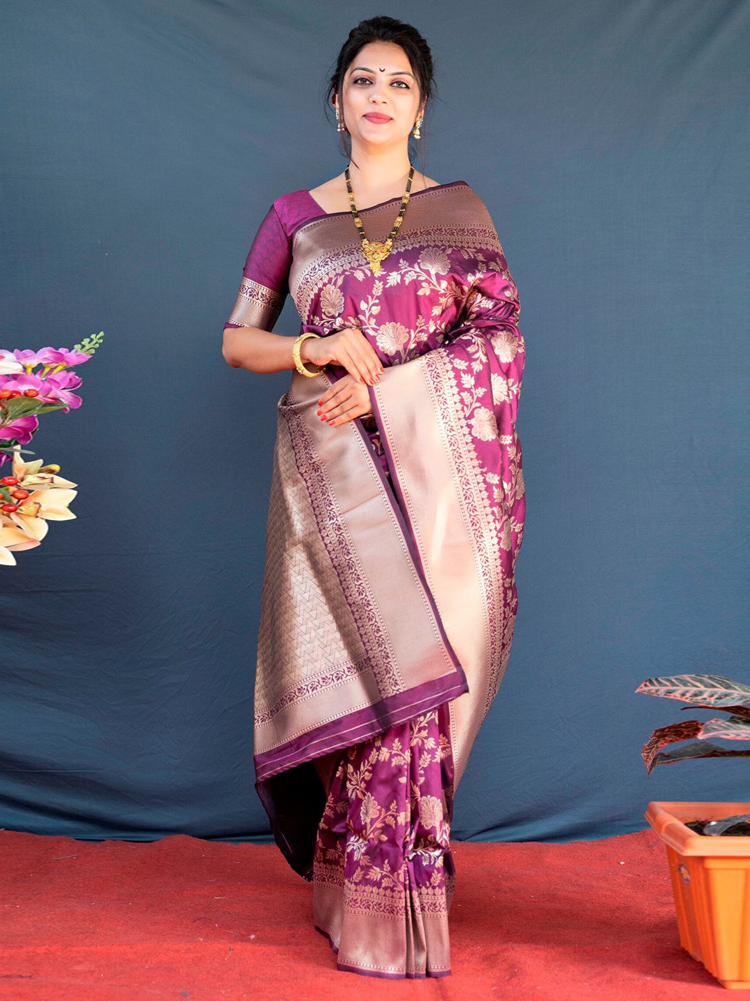 

AVANTIKA FASHION Floral Woven Design Zari Pure Linen Paithani Saree, Burgundy