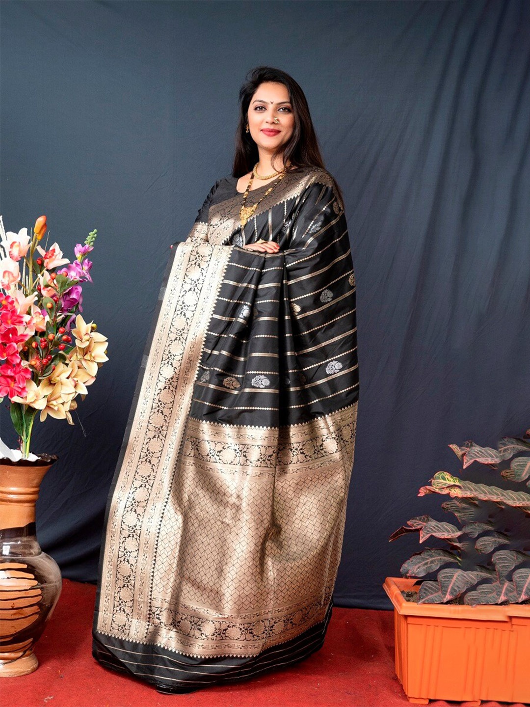 

AVANTIKA FASHION Woven Design Zari Pure Linen Banarasi Saree, Black