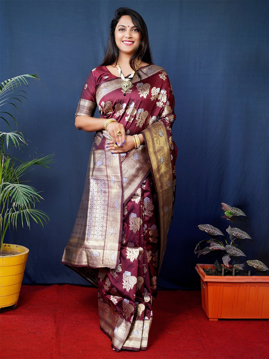 

AVANTIKA FASHION Floral Woven Design Zari Pure Silk Banarasi Saree, Maroon