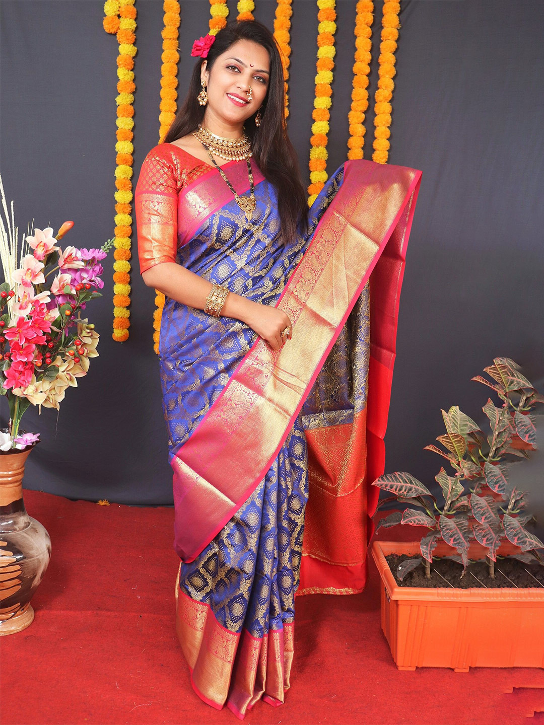 

AVANTIKA FASHION Floral Woven Design Zari Pure Silk Banarasi Saree, Blue