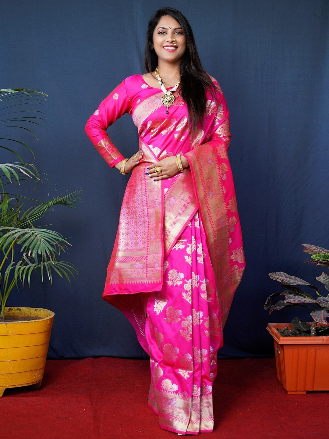 

AVANTIKA FASHION Floral Woven Design Zari Pure Silk Banarasi Saree, Pink