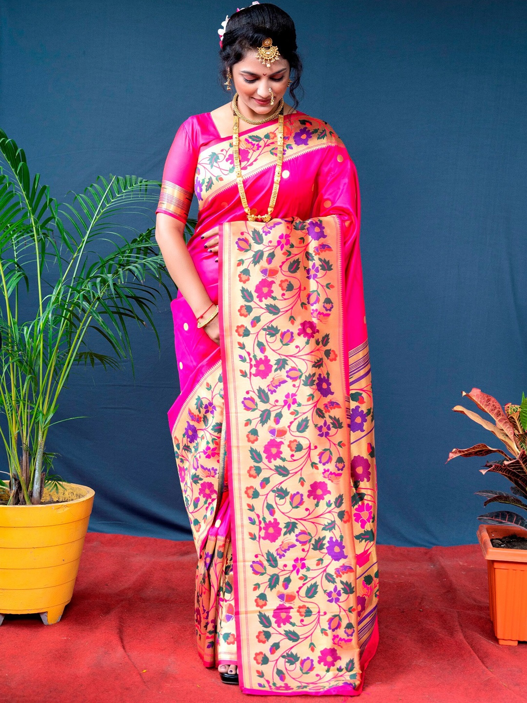 

AVANTIKA FASHION Polka Dots Woven Design Zari Pure Silk Paithani Saree, Pink