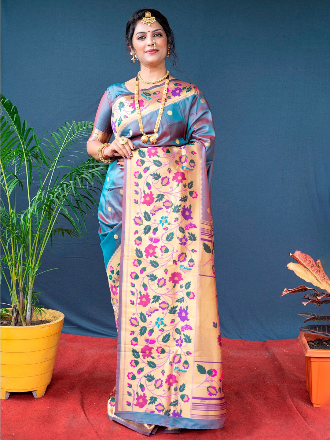 

AVANTIKA FASHION Polka Dots Woven Design Zari Pure Silk Paithani Saree, Grey
