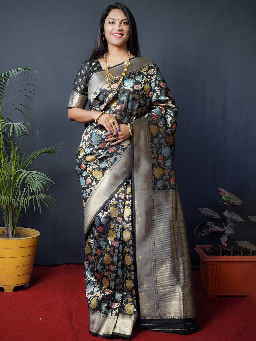 

AVANTIKA FASHION Floral Pure Silk Banarasi Zari Saree With Blouse Piece, Green