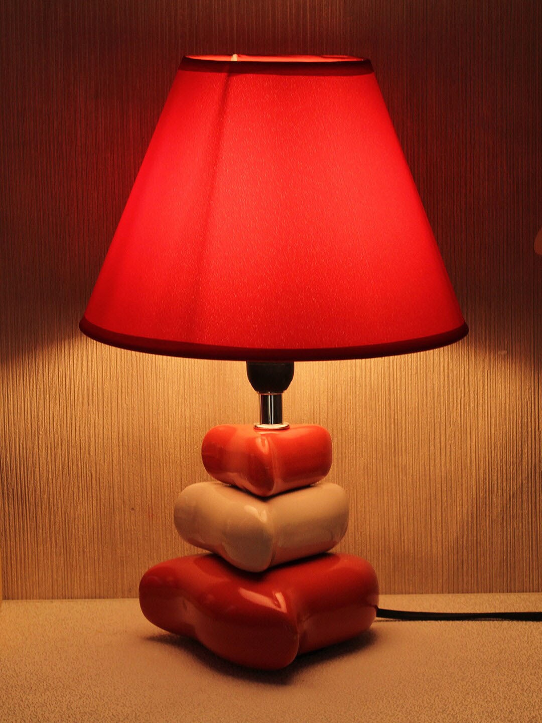 

TIED RIBBONS Red & Cream-Colored Ceramic Base Table Lamp With Shade
