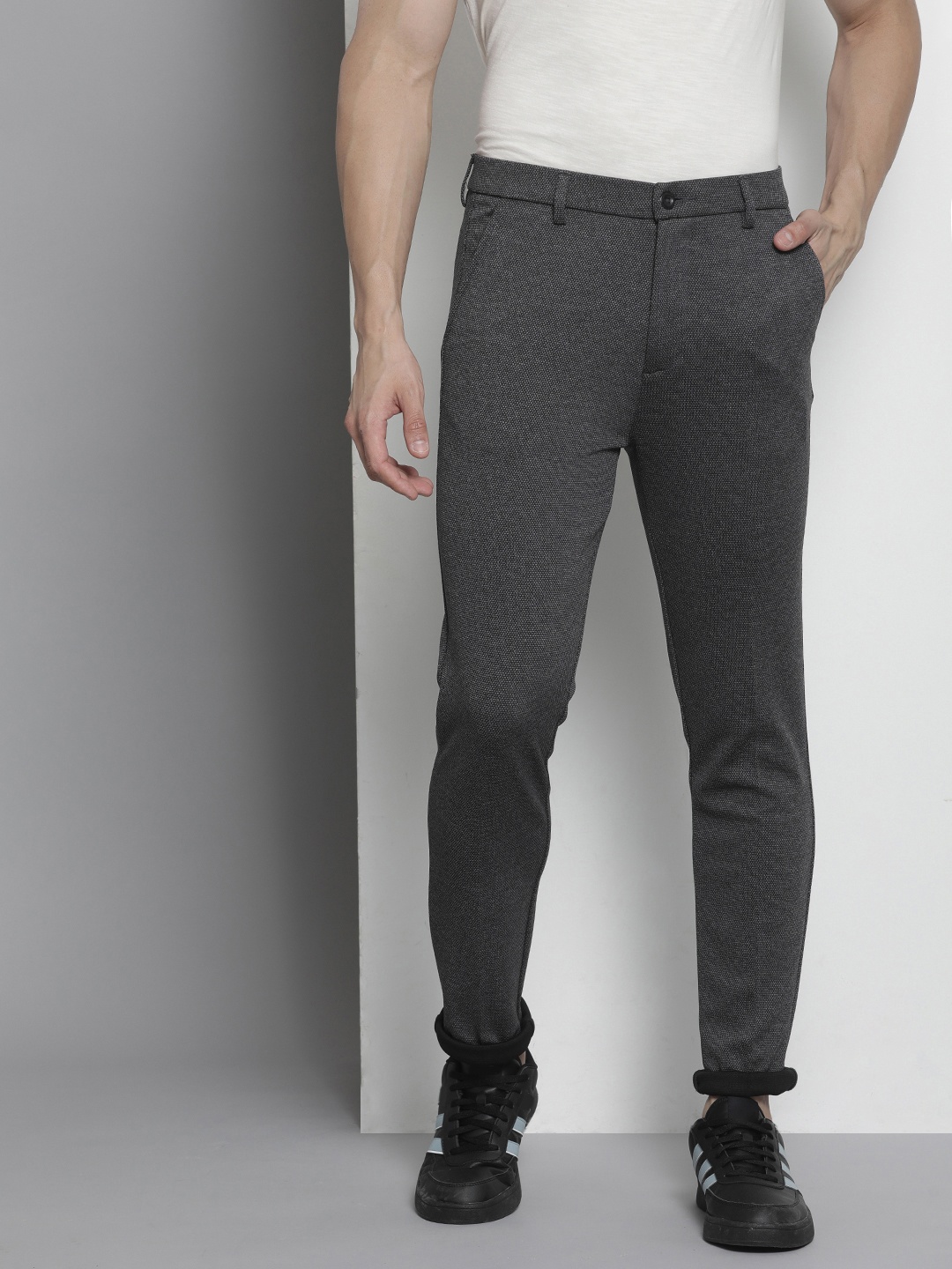 

The Indian Garage Co Men Solid Regular Fit Trousers, Grey melange