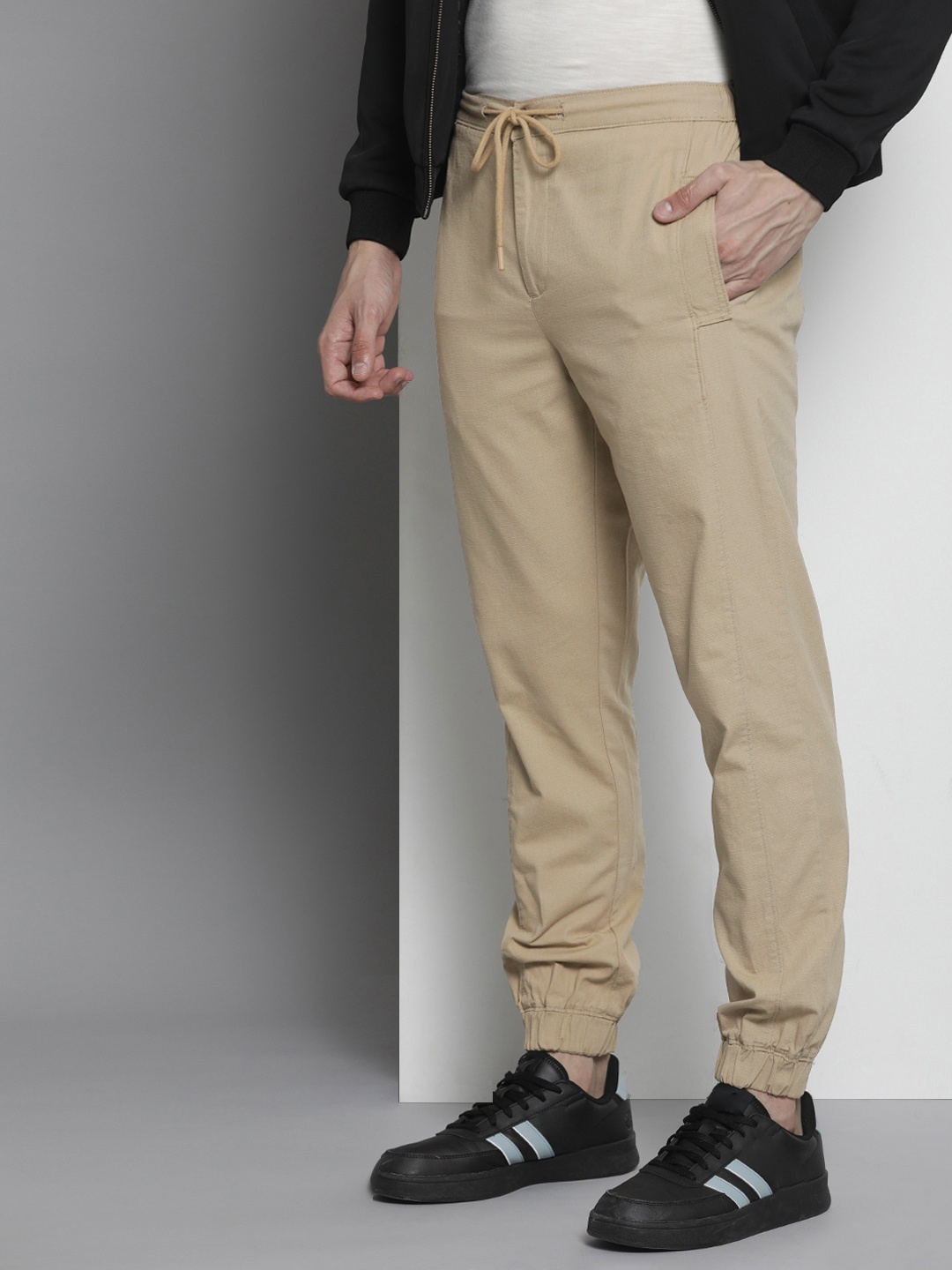 

The Indian Garage Co Men Regular Fit Joggers, Khaki