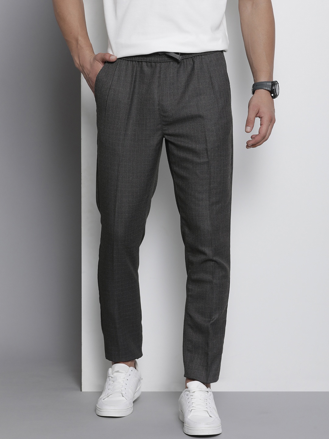 

The Indian Garage Co Men Textured Regular Fit Pleated Trousers, Grey