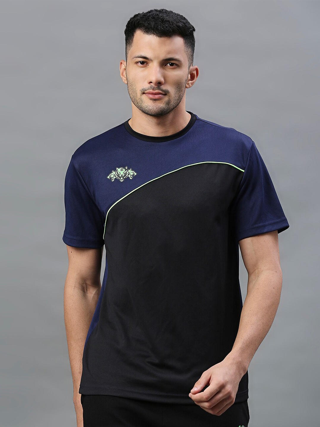 

FanCode Delhi Capitals Round Neck Half Sleeve Sports T-shirt, Black