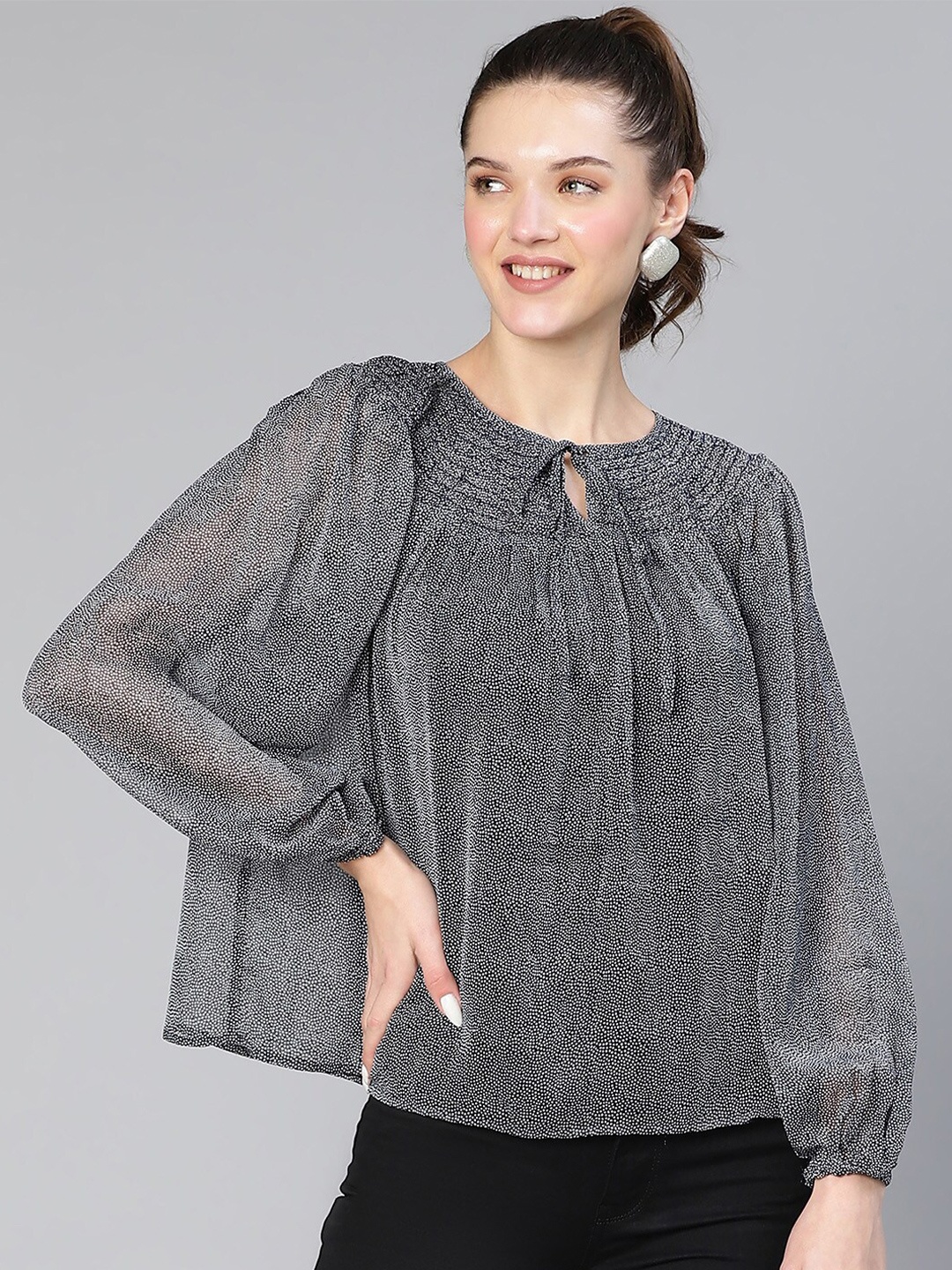 

Oxolloxo Tie-Up Neck Puff Sleeves Smocked Chiffon Top, Grey