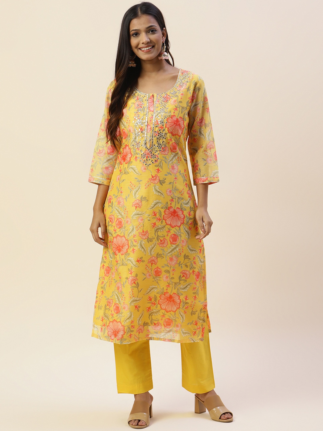 

Meena Bazaar Floral Printed Gotta Patti Kurta with Trousers, Yellow