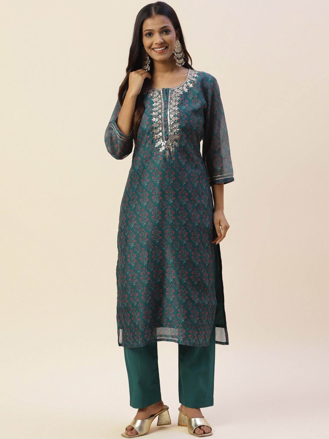 

Meena Bazaar Floral Printed Gotta Patti Chanderi Silk Kurta with Trousers, Green