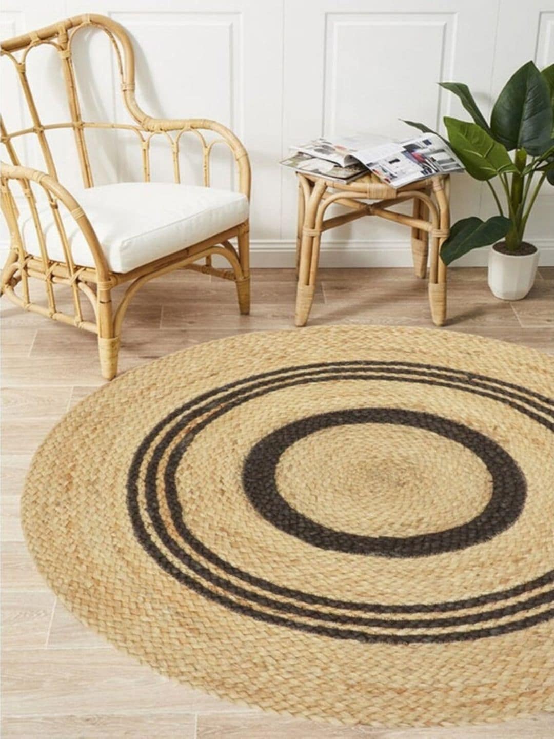 

THE HANDMADE FLAIR Beige & Black Self-Designed Jute Rug