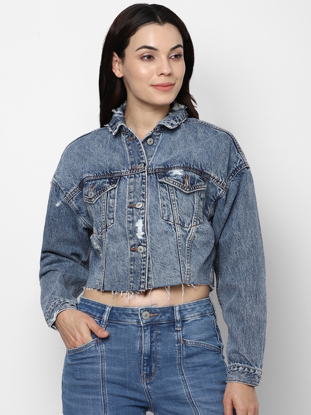 

AMERICAN EAGLE OUTFITTERS Women Washed Spread Collar Crop Frayed Denim Jacket, Blue