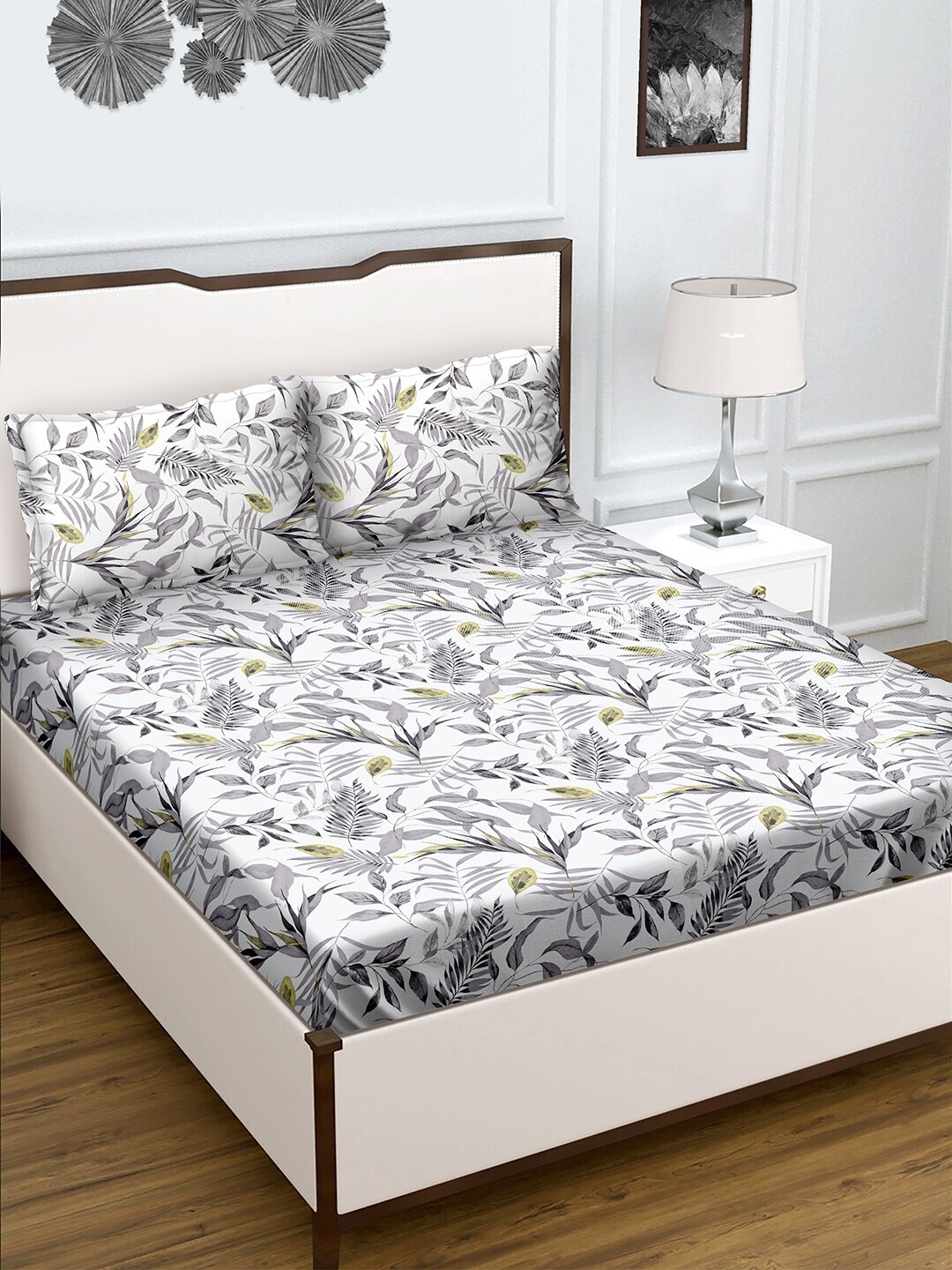 

HERE&NOW White & Grey Floral Printed 180 TC King Bedsheet With 2 Pillow Covers