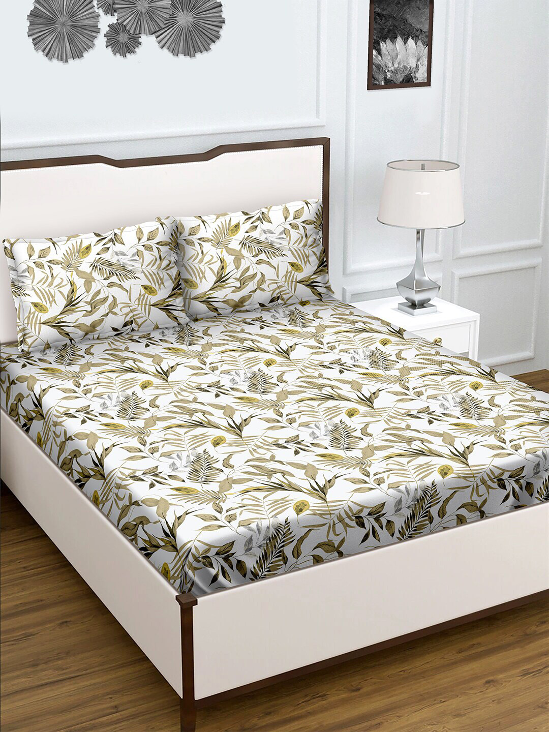 

HERE&NOW White & Green Floral Printed 180 TC King Bedsheet With 2 Pillow Covers