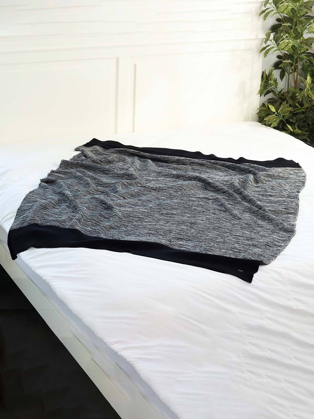 

Pluchi Barleycom Black & Grey Knitted Cotton Blanket Throw