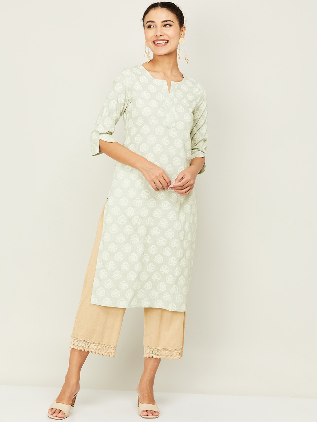 

Melange by Lifestyle Ethnic Motifs Printed Straight Kurta, Green