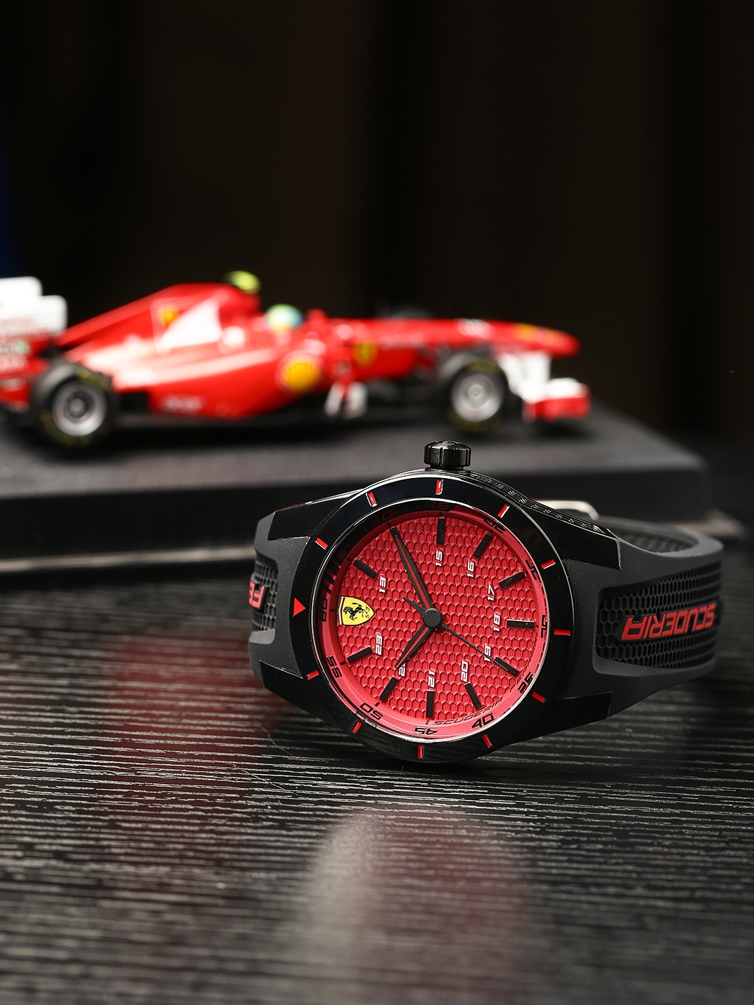 

SCUDERIA FERRARI Men Red Analogue Watch