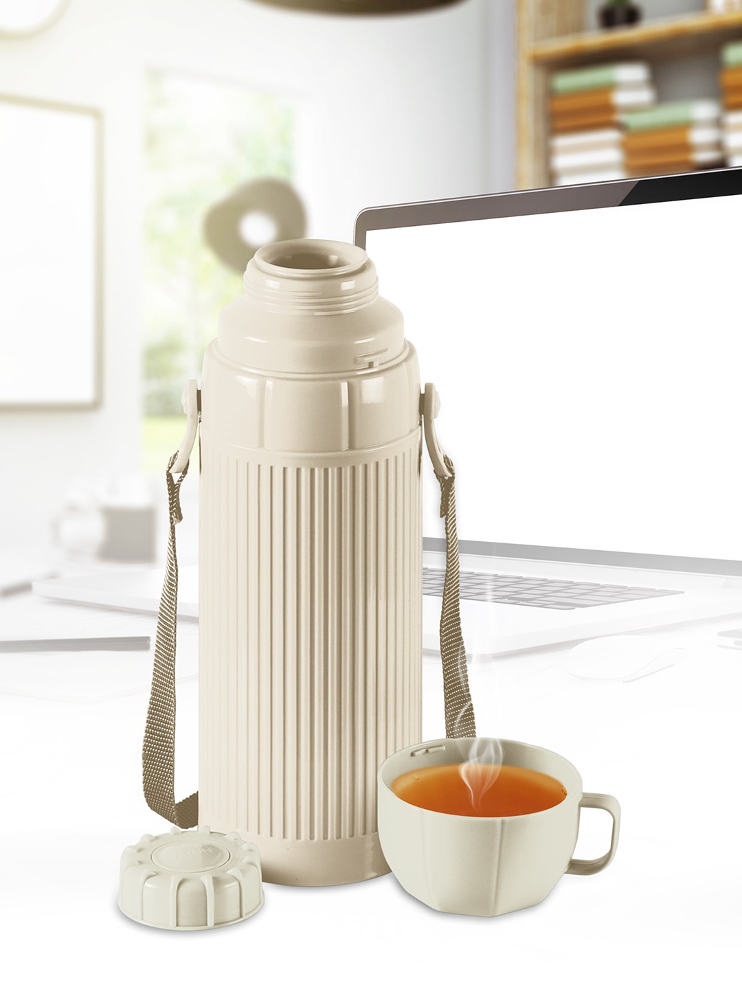 

Milton Precious 1000 Ivory Plastic Insulated Flask 910 ML, Cream