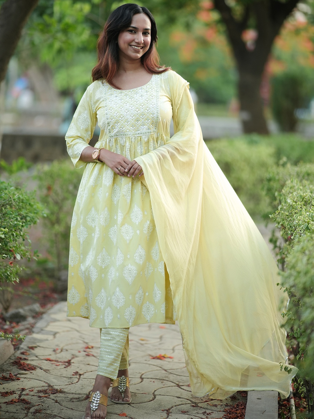 

Libas Women Floral Yoke Design Thread Work Pure Cotton Kurta with Trousers & With Dupatta, Green