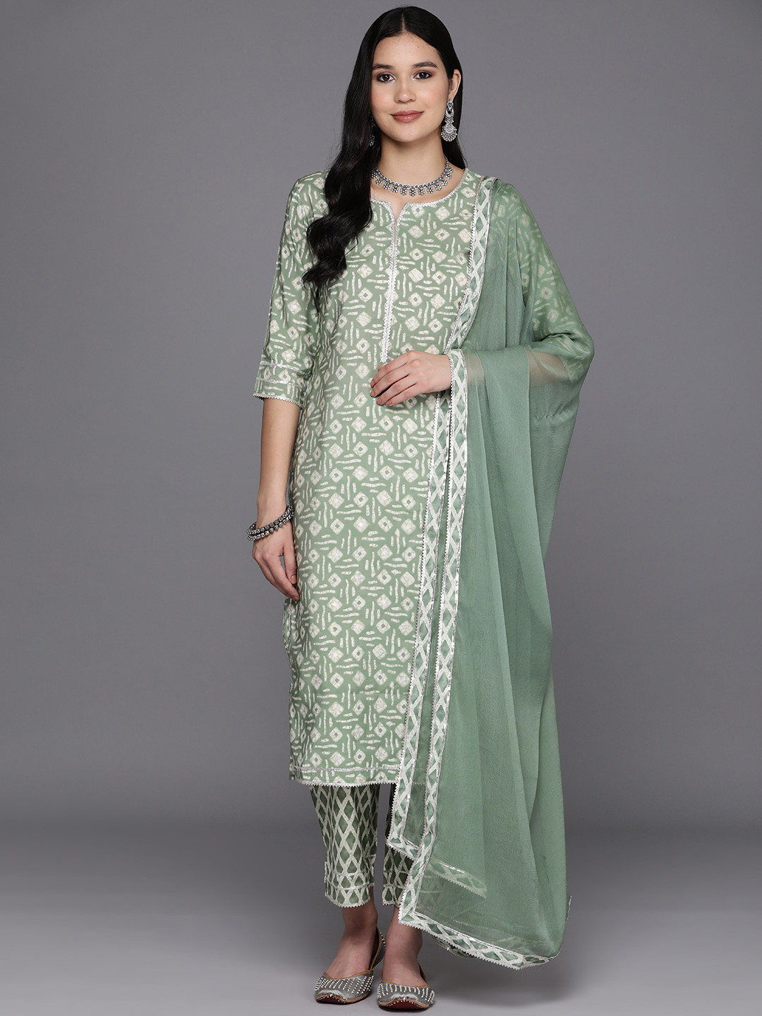

Libas Printed Sweetheart Neck Kurta With Trousers & Dupatta, Green