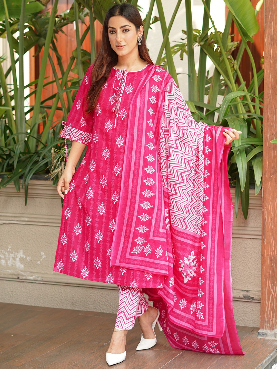 

Libas Printed Regular Pure Cotton Kurta with Trousers & With Dupatta, Pink