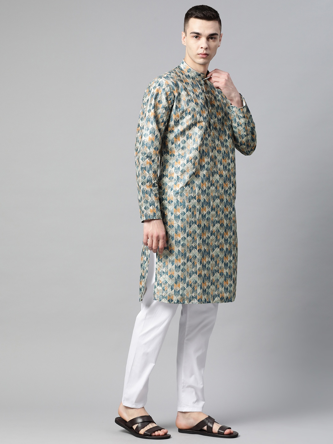 

MANQ Men Sequinned Embroidered Regular Kurta with Pyjamas, Blue