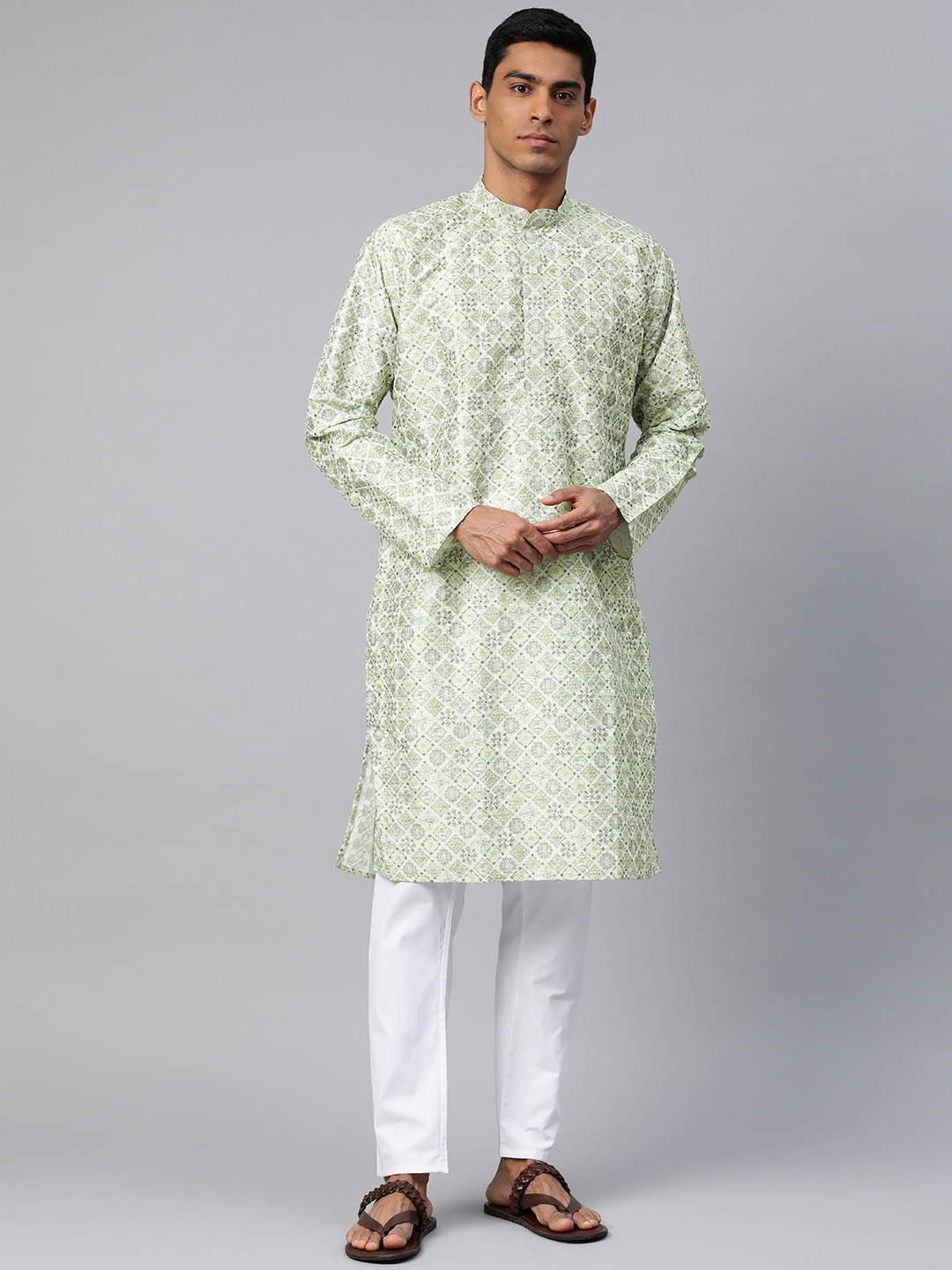 

MANQ Embroidered Regular Kurta with Pyjamas, Green