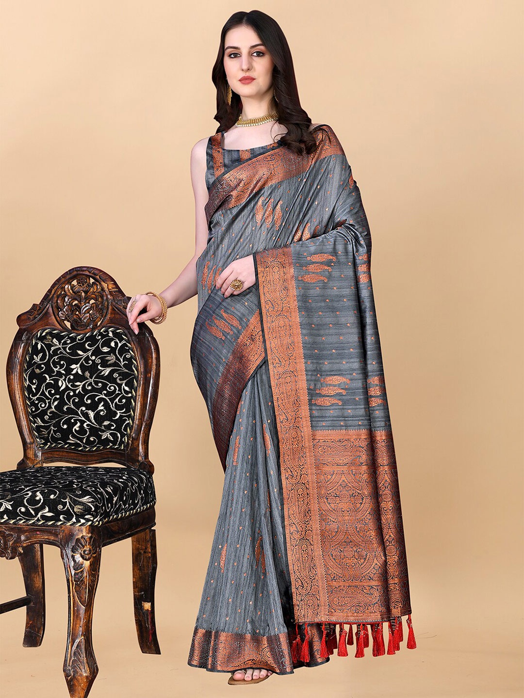 

MARGI DESIGNERS Paisley Woven Design Zari Jamdani Saree, Grey