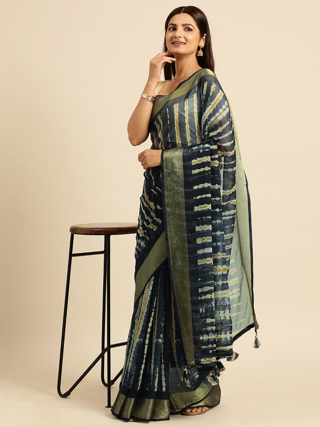 

Triveni Striped Pure Chiffon Saree, Blue