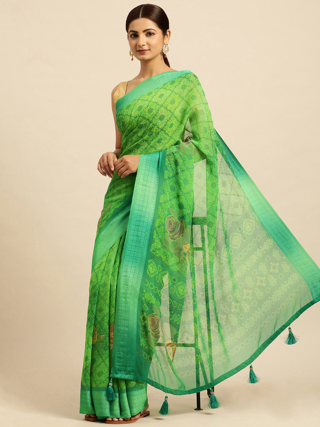 

Triveni Floral Pure Georgette Saree, Green