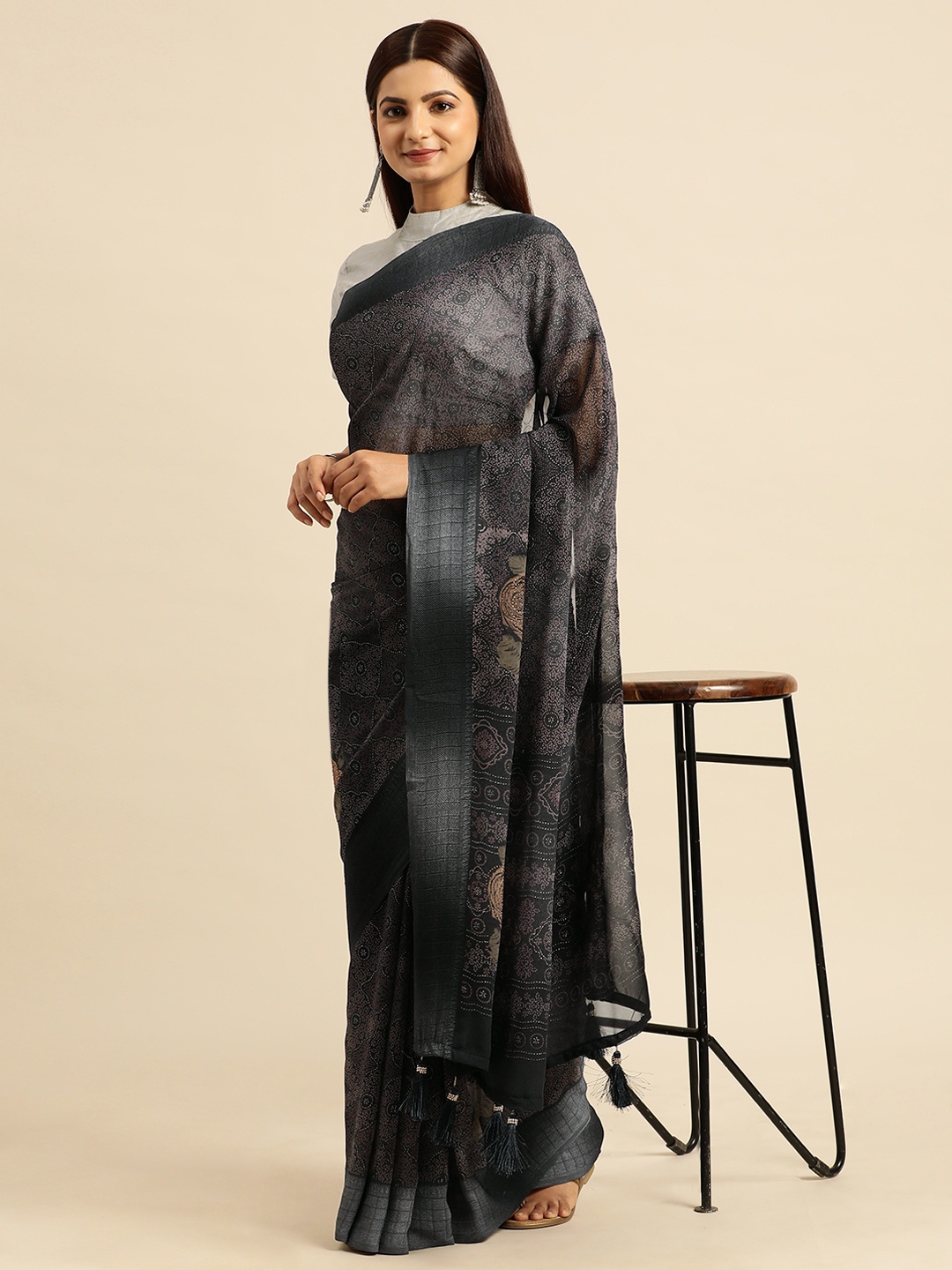 

Triveni Floral Beads & Stones Pure Georgette Saree, Black