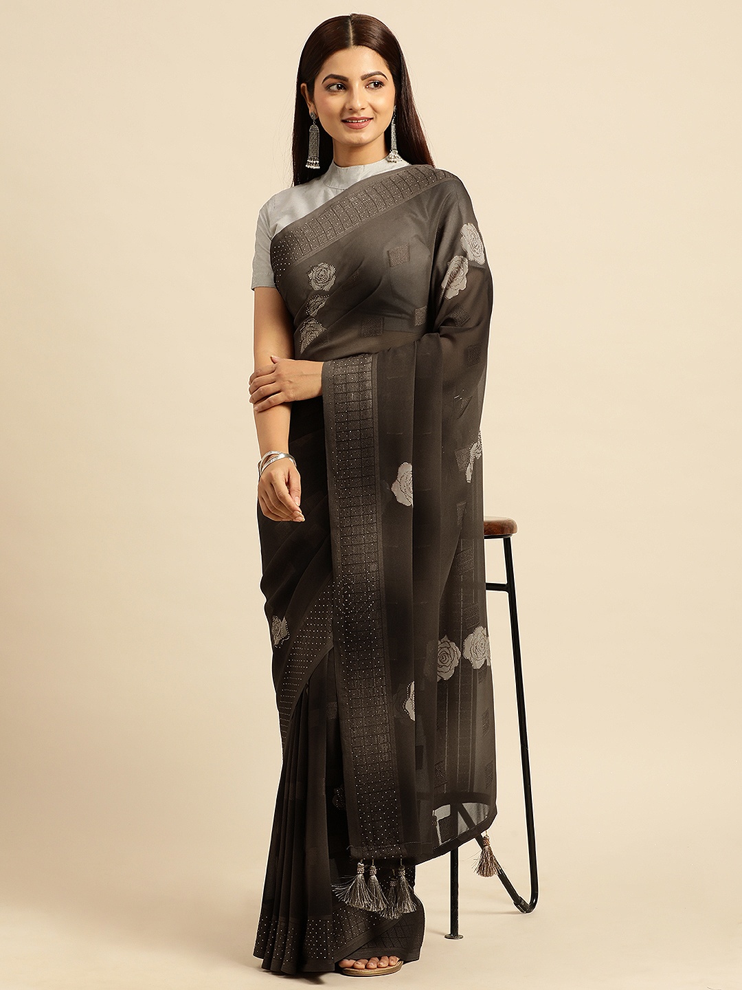 

Triveni Floral Stones-Studded Pure Georgette Saree, Green