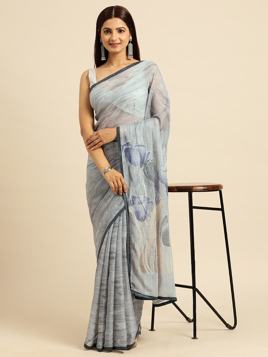 

Triveni Stones-Studded Pure Chiffon Saree, Grey