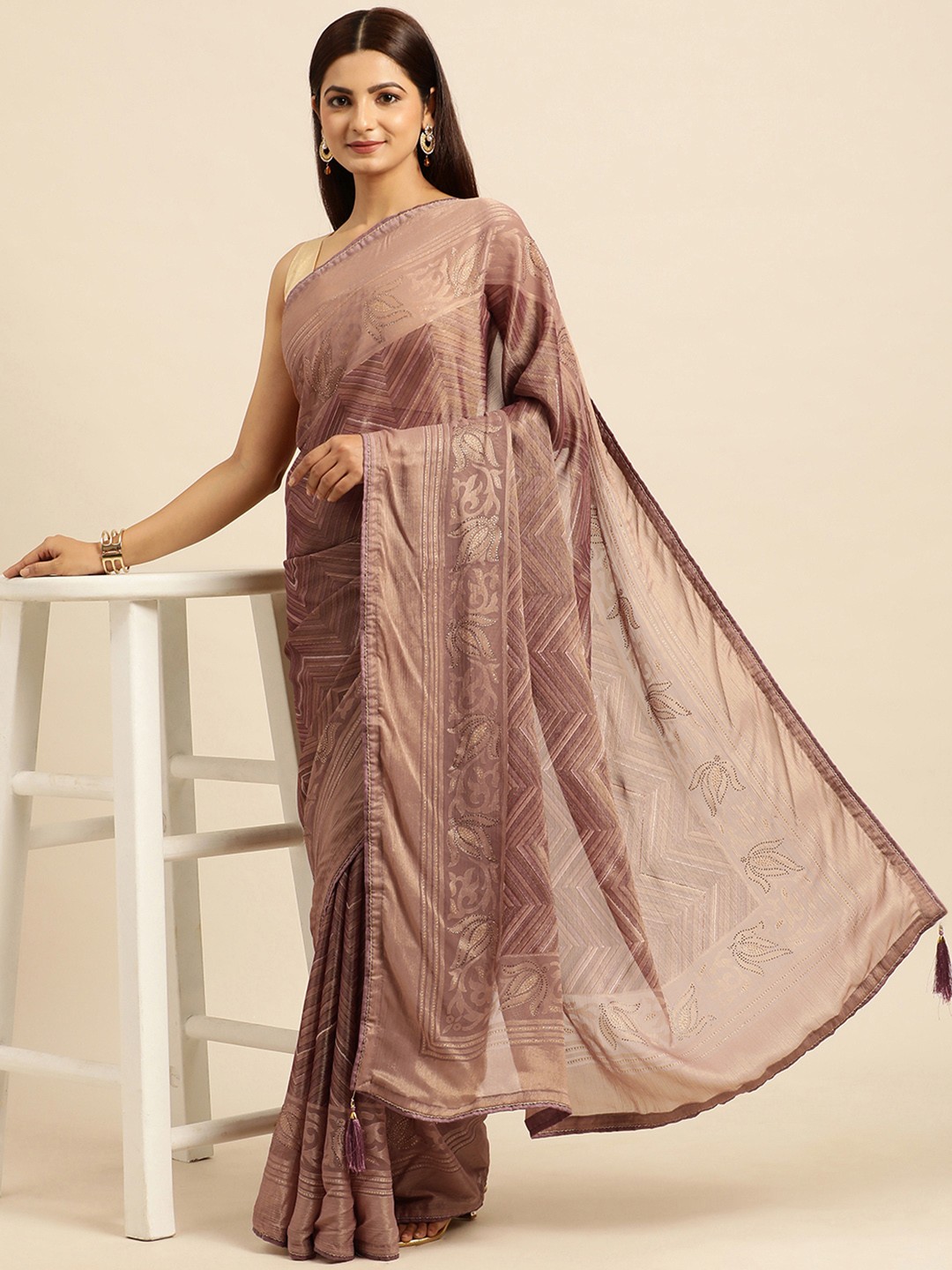 

Triveni Geometric Beads & Stones Brasso Saree, Brown