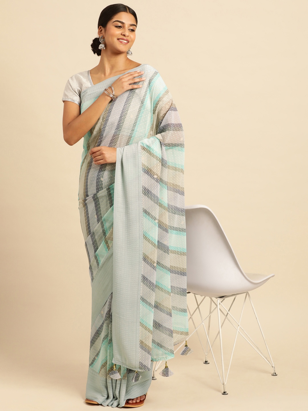 

Triveni Printed Pure Georgette Saree, Grey