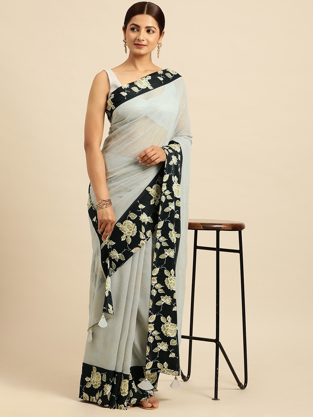 

Triveni Floral Pure Georgette Saree, Black
