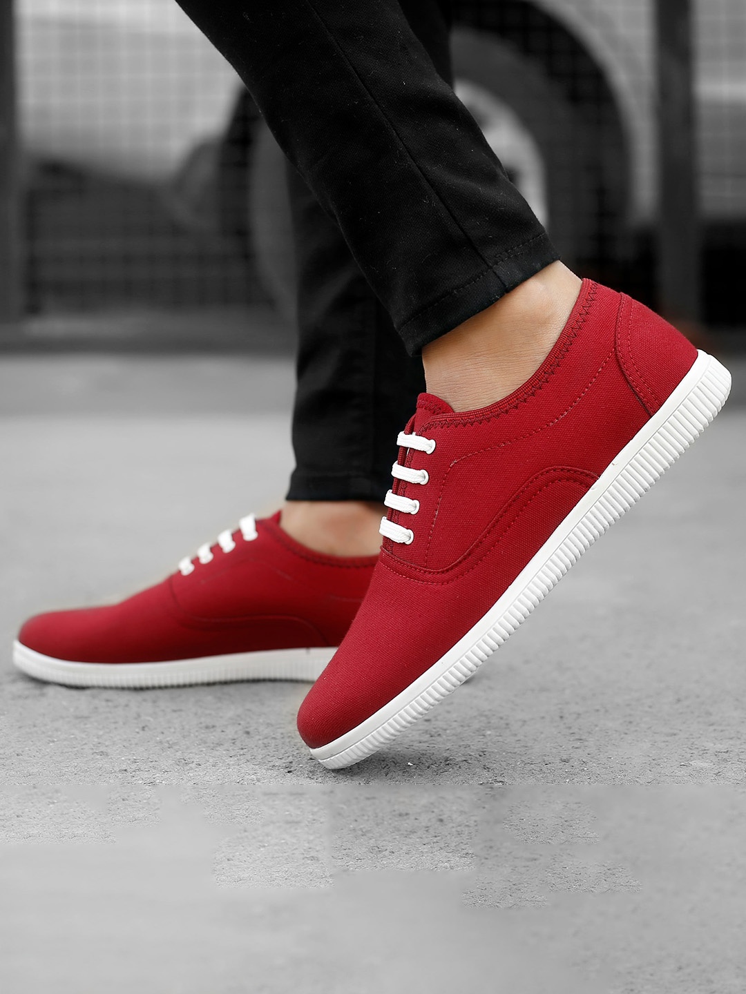 

Bxxy Men Lightweight Canvas Contrast Sole Sneakers, Red