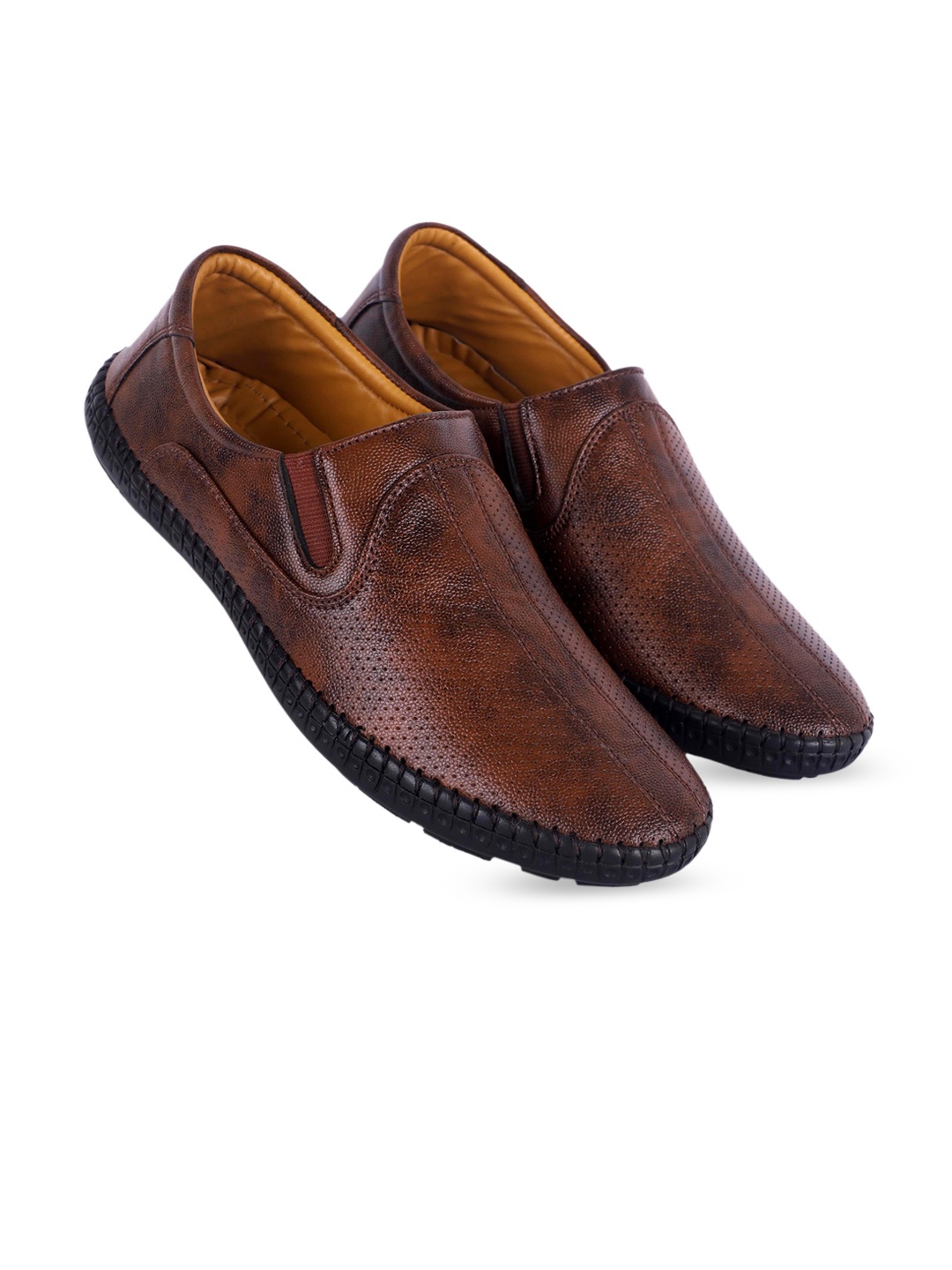 

aadi Men Perforations Lightweight Comfort Insole Basics Mojaris, Brown