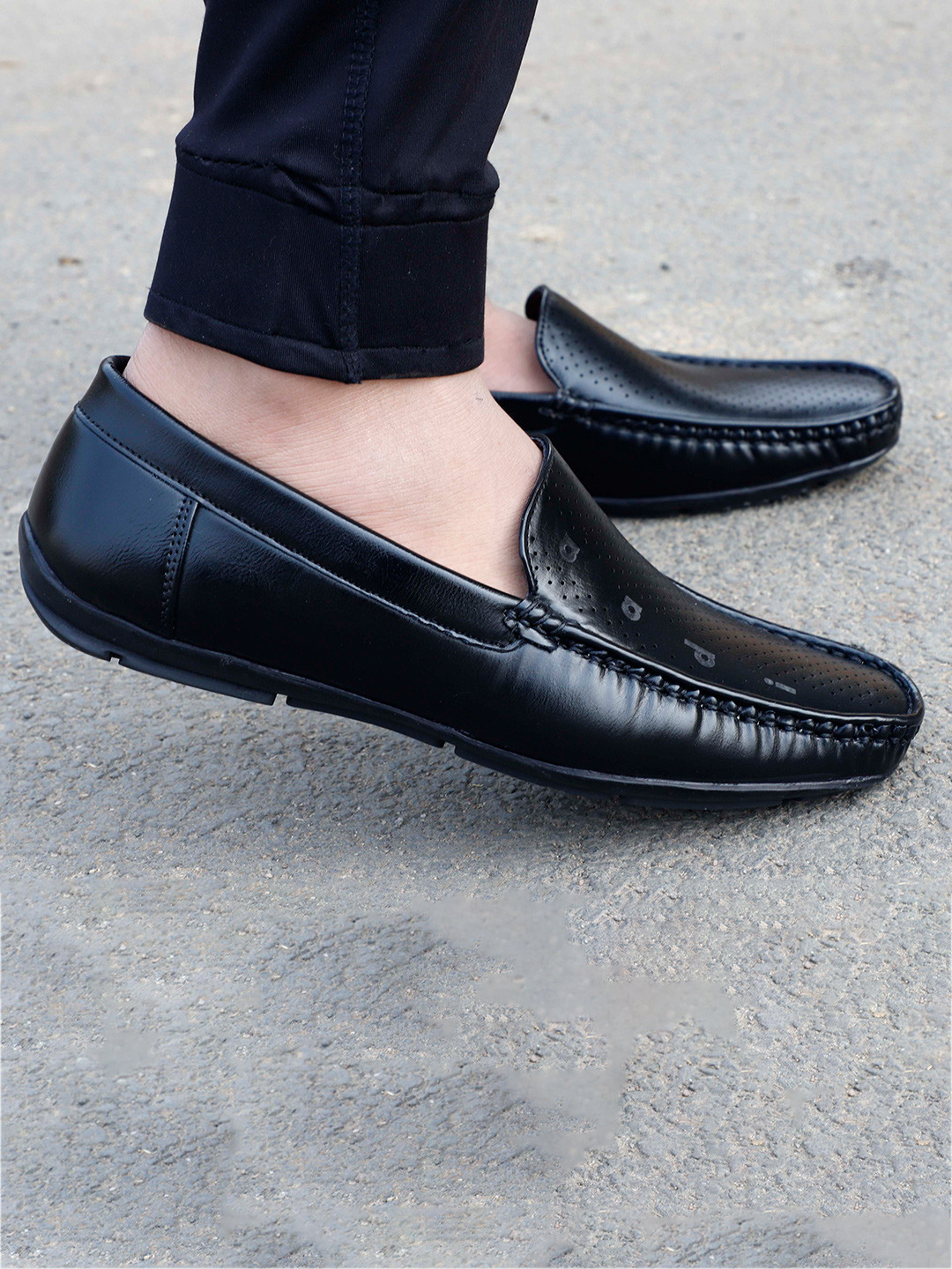 

aadi Men Perforations Lightweight Comfort Insole Penny Loafers, Black